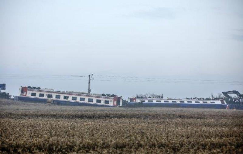 Çorlu'daki tren kazası sonrası çalışmalar sabaha kadar sürdü