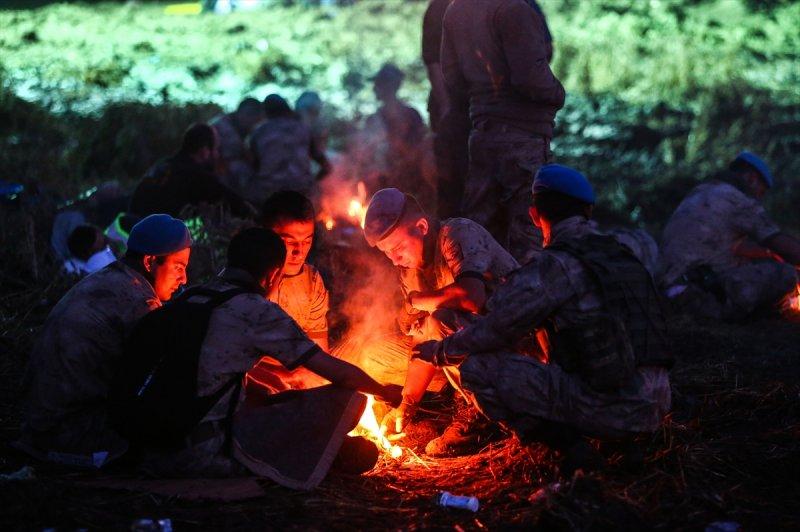 Çorlu'daki tren kazası sonrası çalışmalar sabaha kadar sürdü