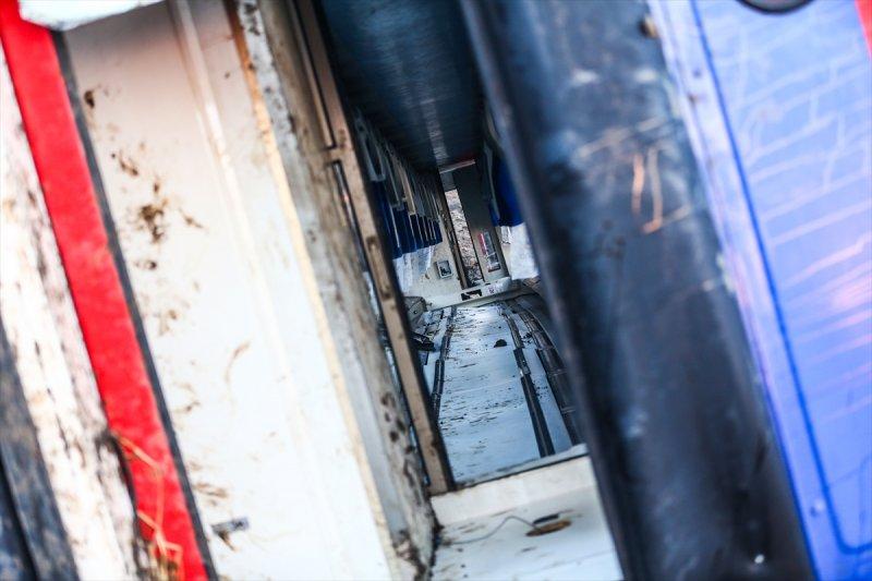 Çorlu'daki tren kazası sonrası çalışmalar sabaha kadar sürdü