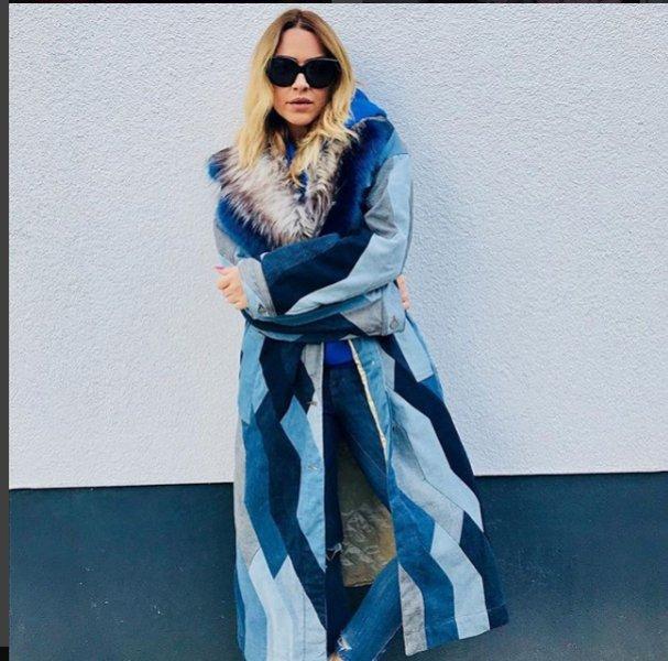 Almanya'da konser veren Hadise tek çizmeyle sahneye çıktı 