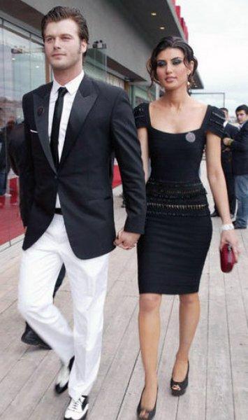 Mert Fırat ve İdil Fırat sözlendi 