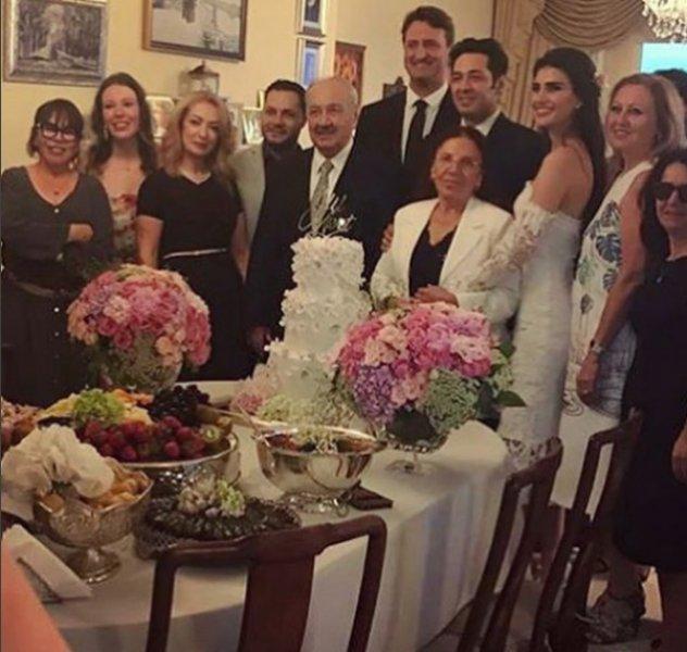 Mert Fırat ve İdil Fırat sözlendi 