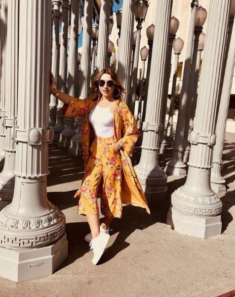 Almanya'da konser veren Hadise tek çizmeyle sahneye çıktı 