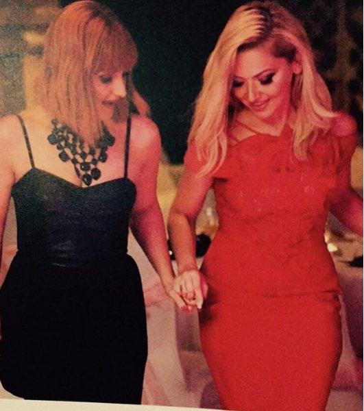 Almanya'da konser veren Hadise tek çizmeyle sahneye çıktı 