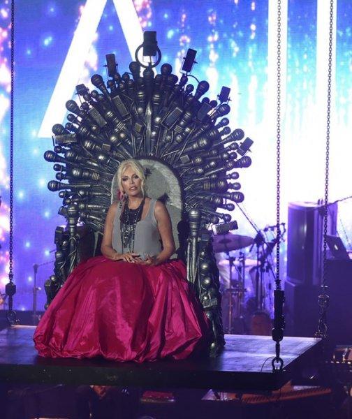 Ajda Pekkan'a Game Of Thrones tahtı - Resim 4