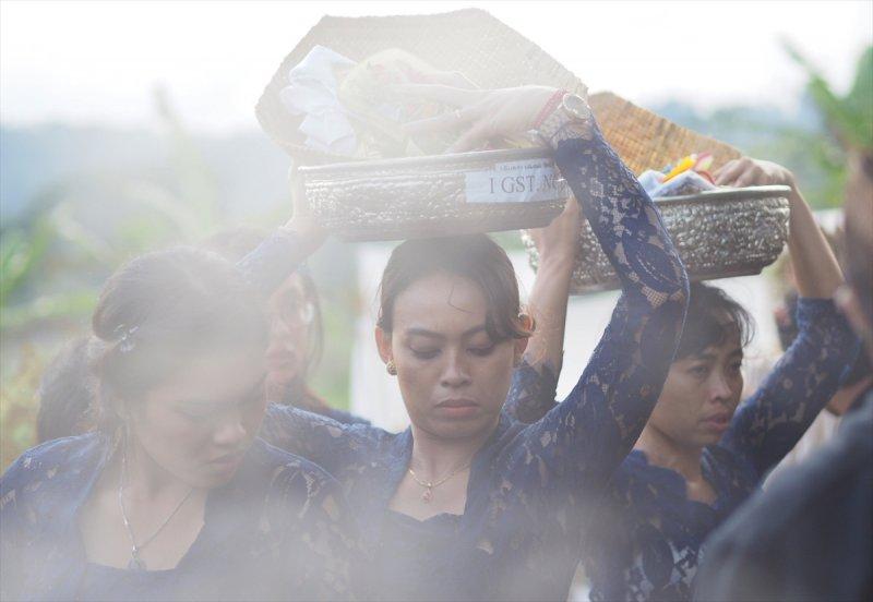 Endonezya'da ölü yakma töreni