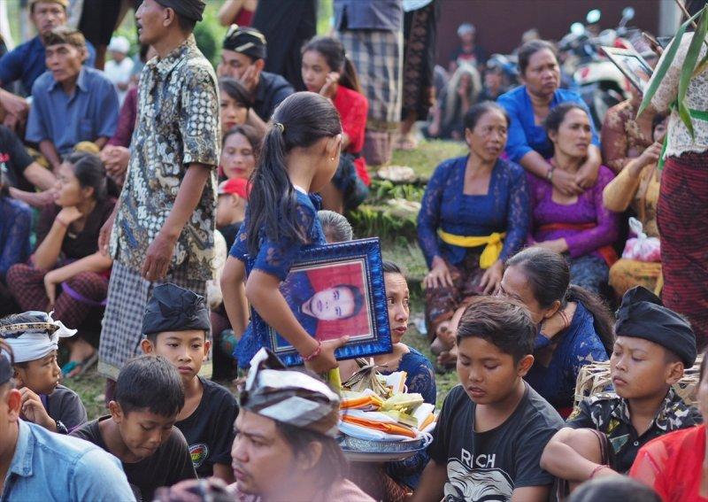 Endonezya'da ölü yakma töreni