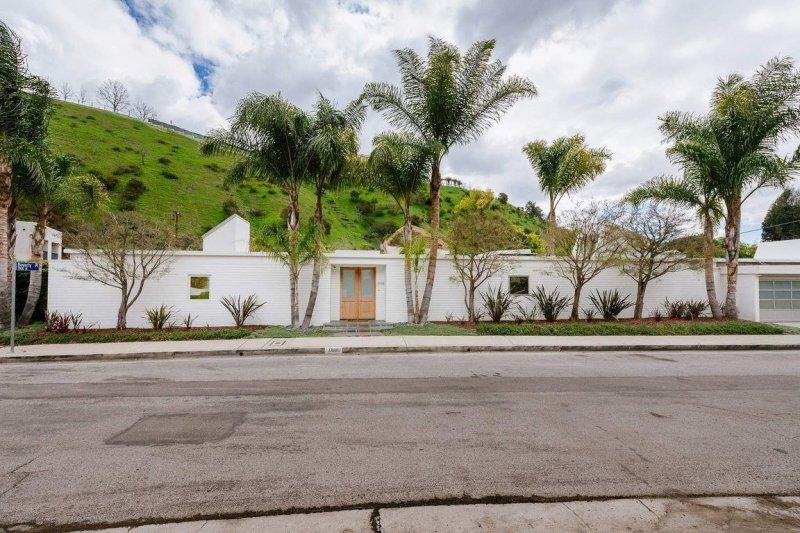 Ünlü şarkıcı Taylor Swift evinin fiyatını düşürdü