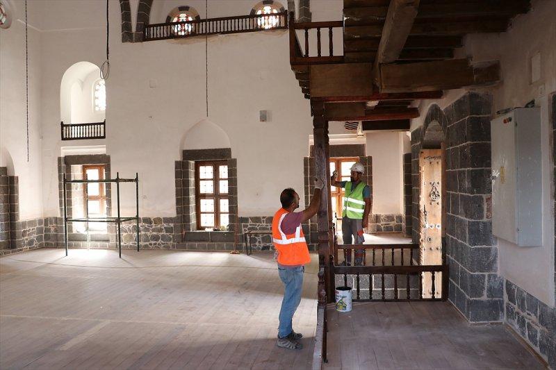 Dört Ayaklı Minare'deki kurşun izleri silinmeyecek