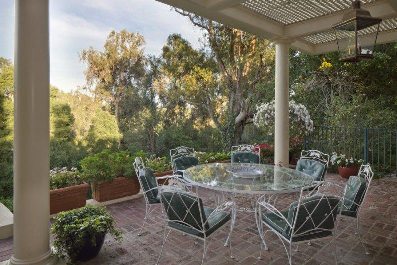 Ünlü şarkıcı Taylor Swift evinin fiyatını düşürdü