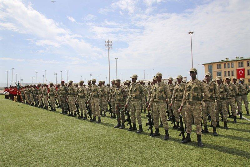 Somali Türk Görev Kuvveti Komutanlığı'nda mezuniyet heyecanı