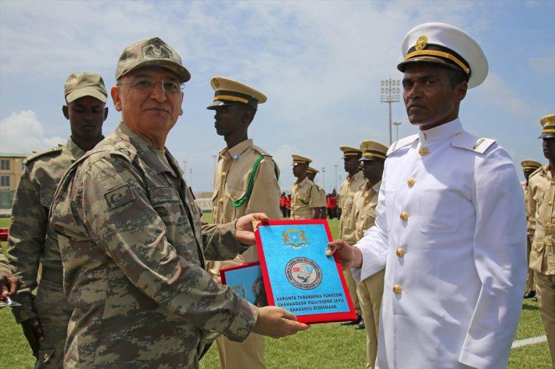 Somali Türk Görev Kuvveti Komutanlığı'nda mezuniyet heyecanı