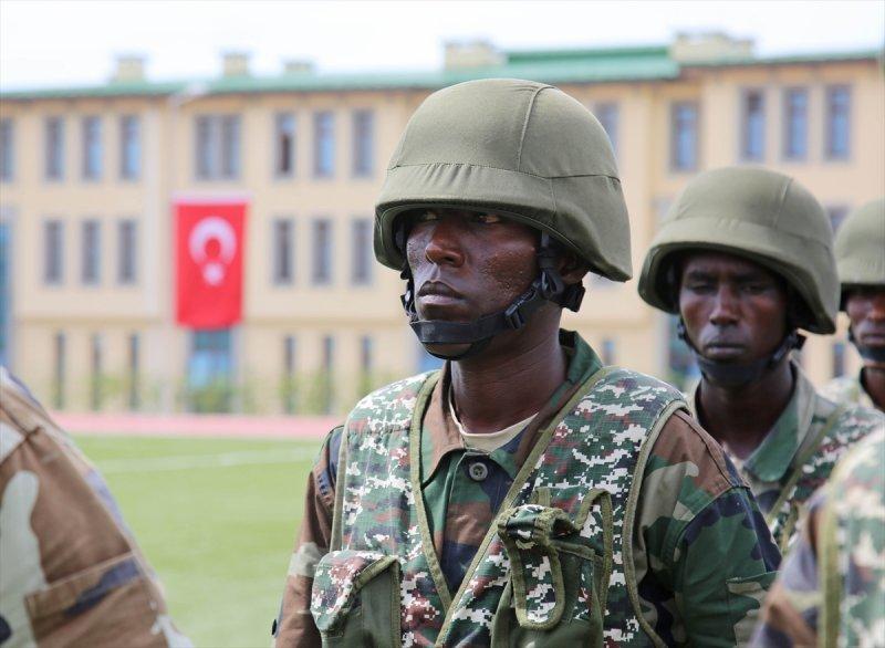Somali Türk Görev Kuvveti Komutanlığı'nda mezuniyet heyecanı