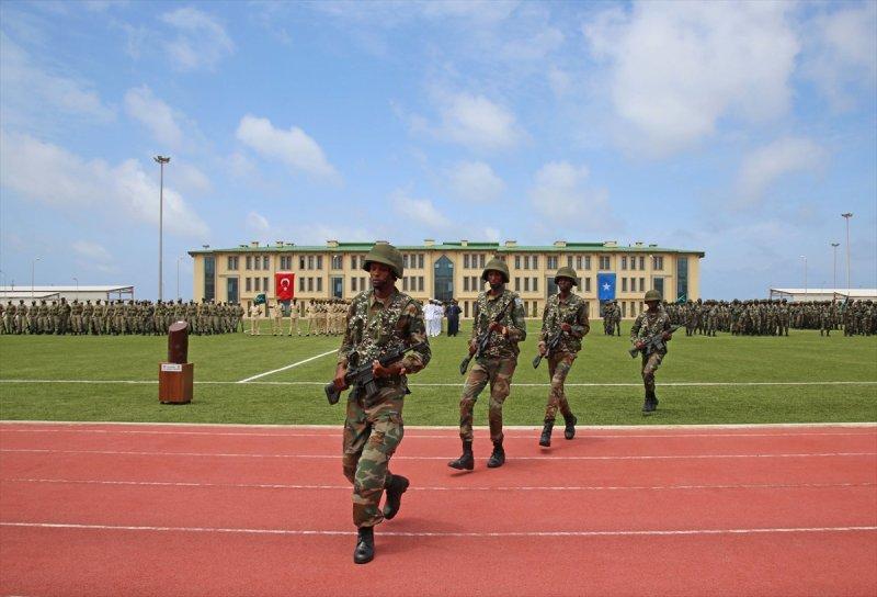 Somali Türk Görev Kuvveti Komutanlığı'nda mezuniyet heyecanı