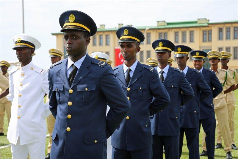 Somali Türk Görev Kuvveti Komutanlığı'nda mezuniyet heyecanı