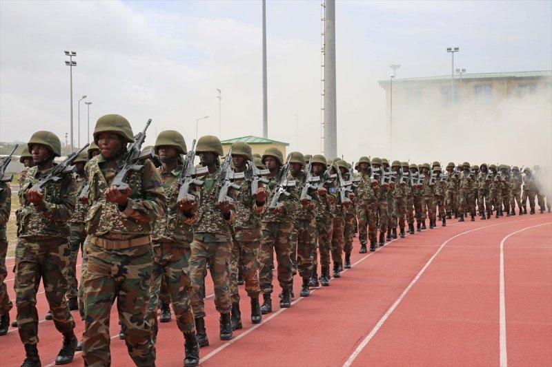 Somali Türk Görev Kuvveti Komutanlığı'nda mezuniyet heyecanı