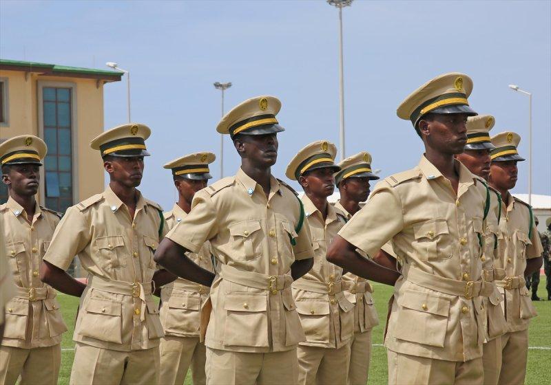 Somali Türk Görev Kuvveti Komutanlığı'nda mezuniyet heyecanı