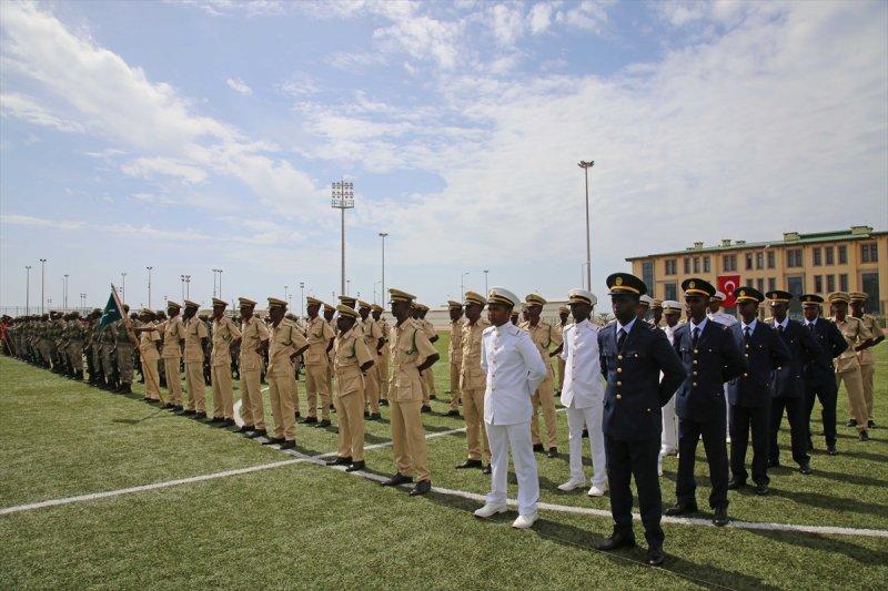 Somali Türk Görev Kuvveti Komutanlığı'nda mezuniyet heyecanı