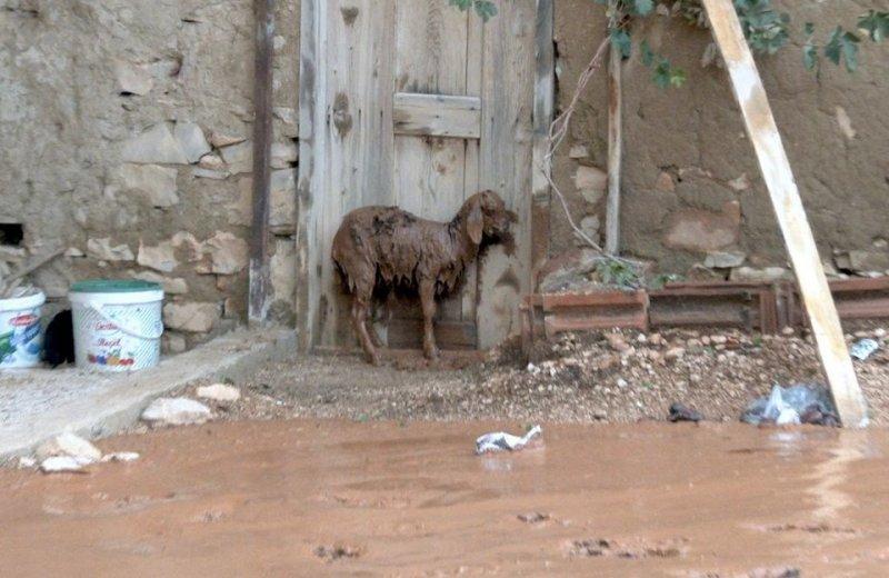 Elmalı'yı ikinci kez sel vurdu