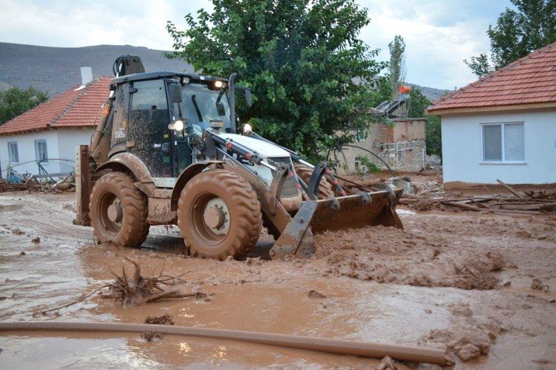 Elmalı'yı ikinci kez sel vurdu