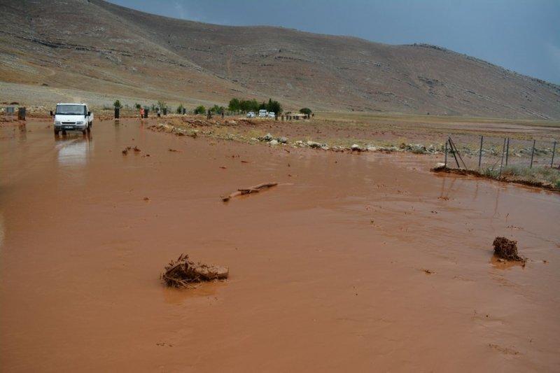 Elmalı'yı ikinci kez sel vurdu