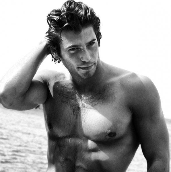 Oyuncu Can Yaman'ın inanılmaz değişimi 