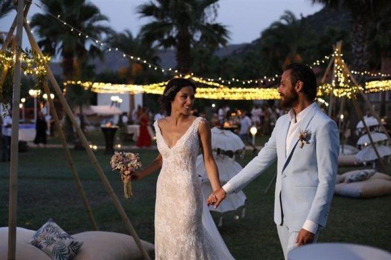 Erkan Kolçak Köstendil ve Cansu Tosun evlendi