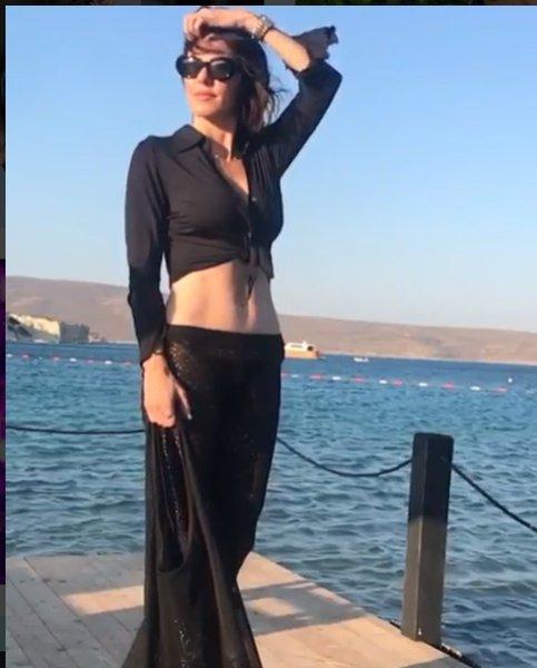 Defne Samyeli'den bikinili paylaşım