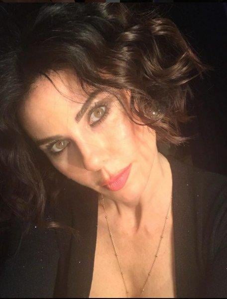 Defne Samyeli'den bikinili paylaşım