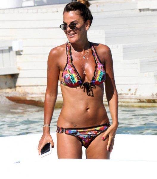 Özlem Yıldız Bodrum plajına damga vurdu 