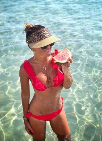 Özlem Yıldız Bodrum plajına damga vurdu 