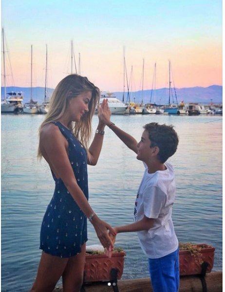 Özlem Yıldız Bodrum plajına damga vurdu 