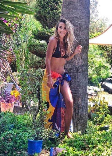 Özlem Yıldız Bodrum plajına damga vurdu 