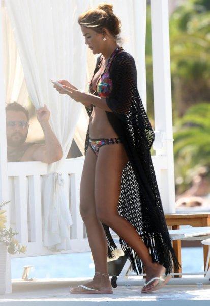 Özlem Yıldız Bodrum plajına damga vurdu 