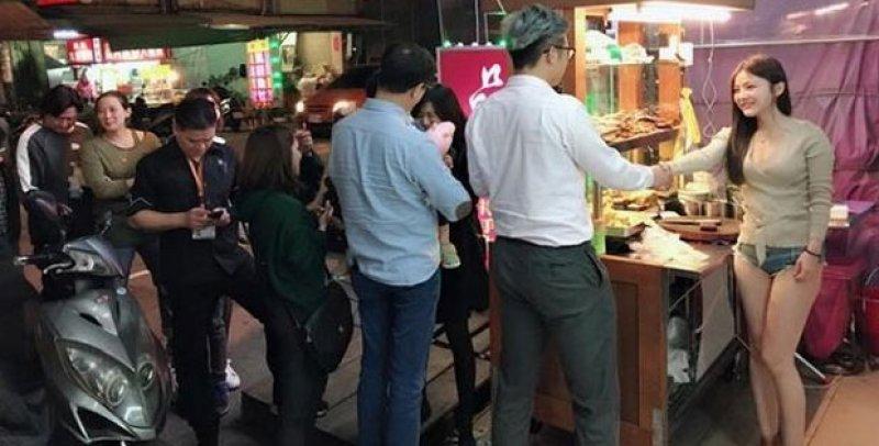 Tayvan'da iflas edecekken kiraladığı garsonla zengin oldu