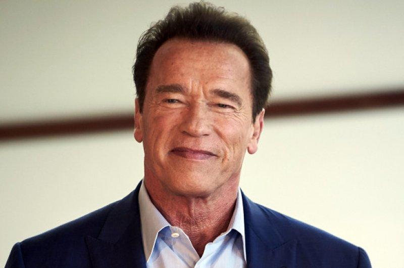 Arnold Schwarzenegger'in ahşap heykeli yapıldı 