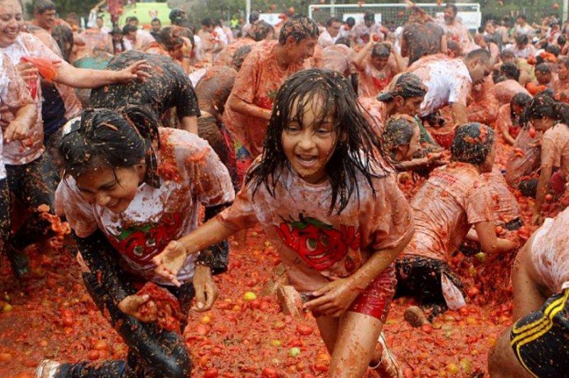 Domates Festivali bu yıl da renkli görüntülere sahne oldu