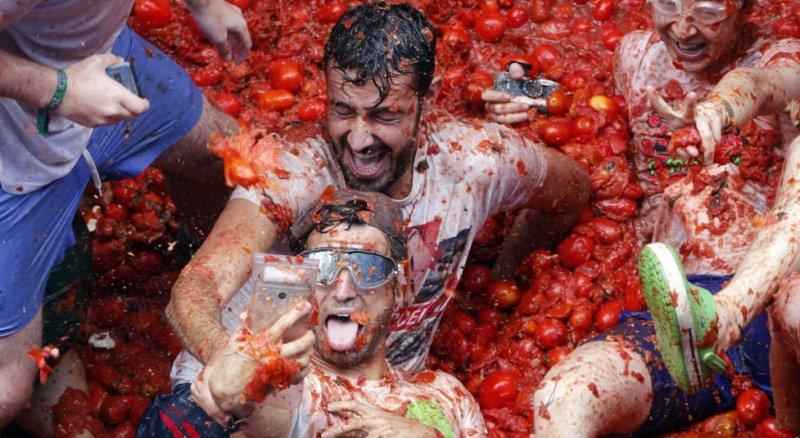 Domates Festivali bu yıl da renkli görüntülere sahne oldu