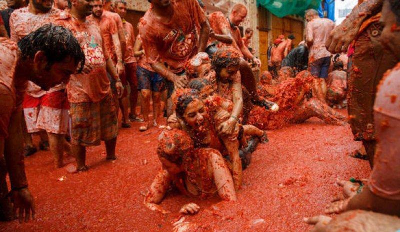 Domates Festivali bu yıl da renkli görüntülere sahne oldu