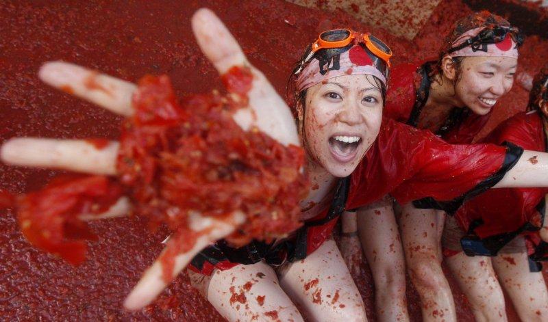 Domates Festivali bu yıl da renkli görüntülere sahne oldu