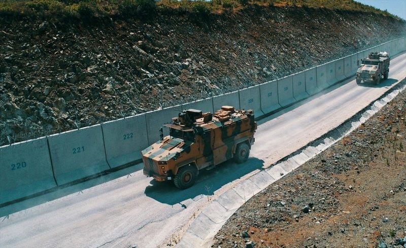 İdlib sınırına askeri sevkiyat sürüyor