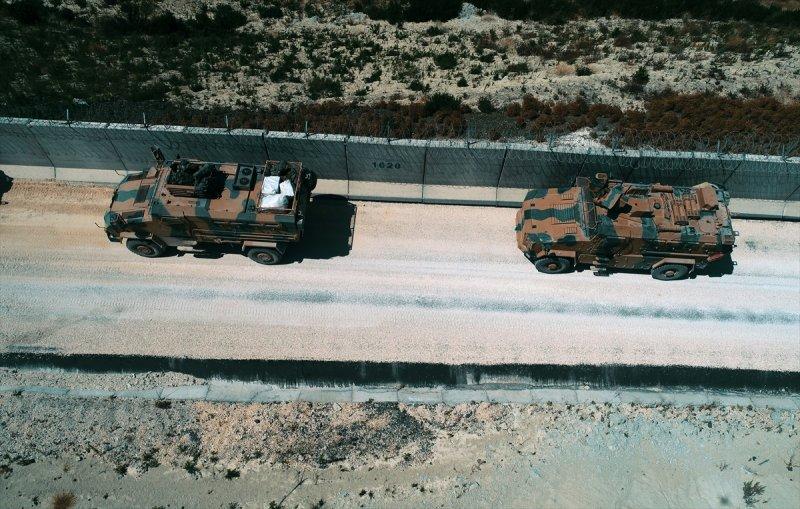 İdlib sınırına askeri sevkiyat sürüyor