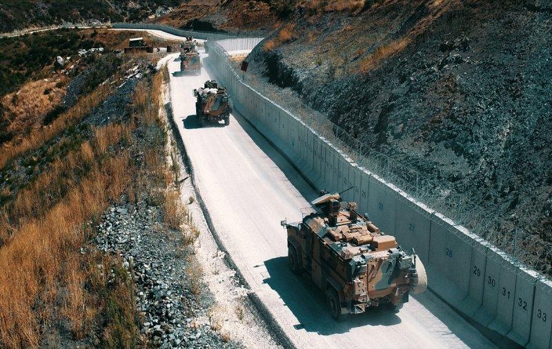 İdlib sınırına askeri sevkiyat sürüyor