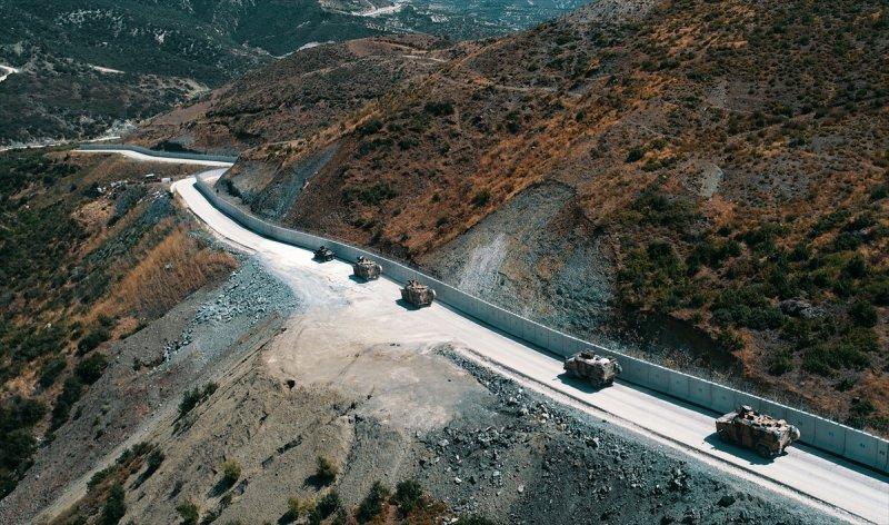 İdlib sınırına askeri sevkiyat sürüyor