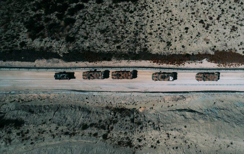 İdlib sınırına askeri sevkiyat sürüyor