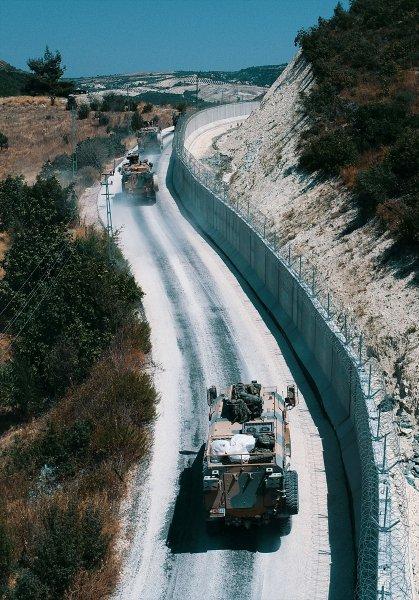 İdlib sınırına askeri sevkiyat sürüyor