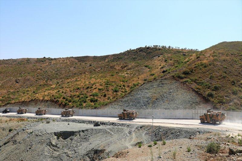 İdlib sınırına askeri sevkiyat sürüyor