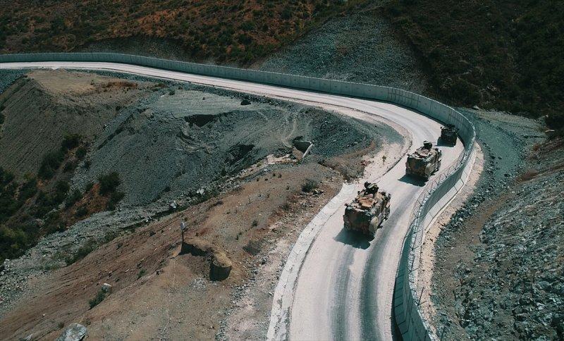 İdlib sınırına askeri sevkiyat sürüyor