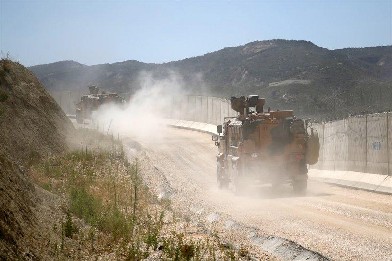 İdlib sınırına askeri sevkiyat sürüyor