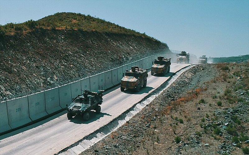 İdlib sınırına askeri sevkiyat sürüyor